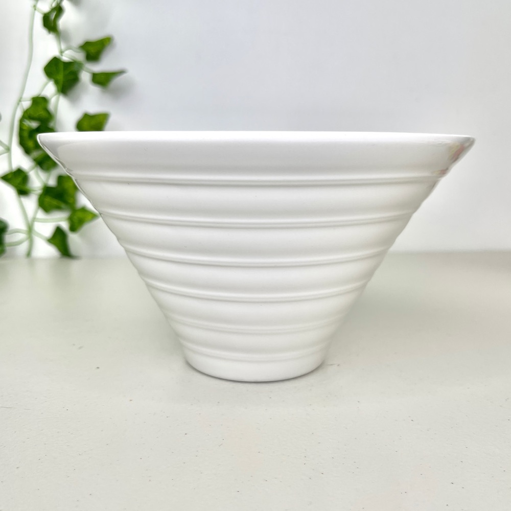 Yanco Conical Salad/Soup Bowl (Vintage) EUC